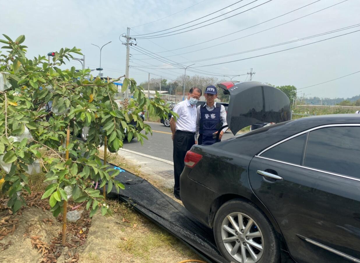 高雄仁武槍擊案主嫌落網 車上查獲4把槍