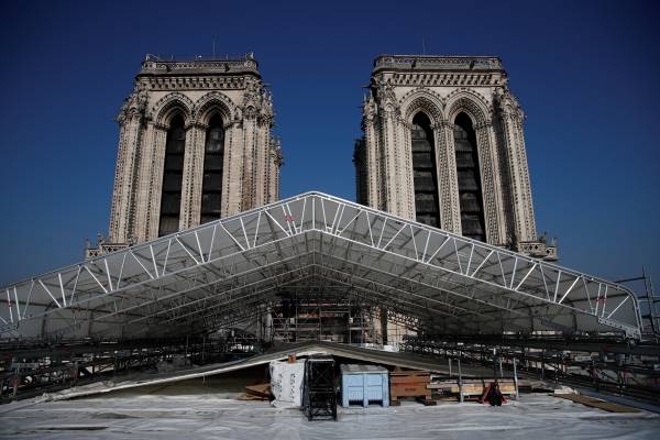 巴黎聖母院大火兩周年 馬克龍到訪視察