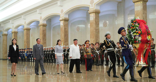 金正恩參謁太陽宮