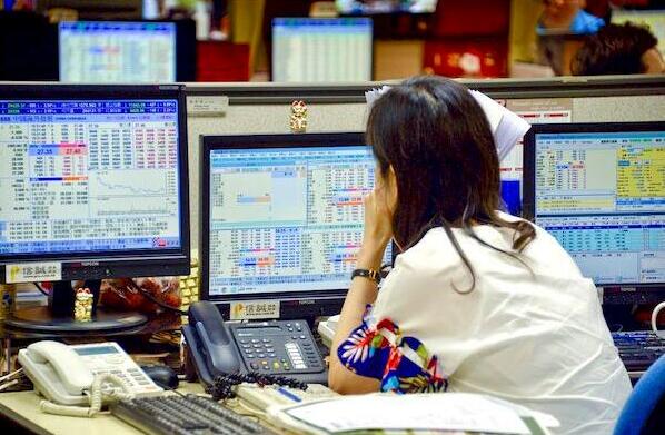 港股50天線受阻 ATM逆市下跌