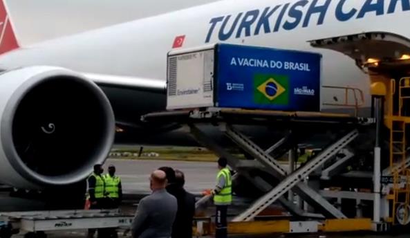 新一批中國新冠疫苗活性成分運抵巴西