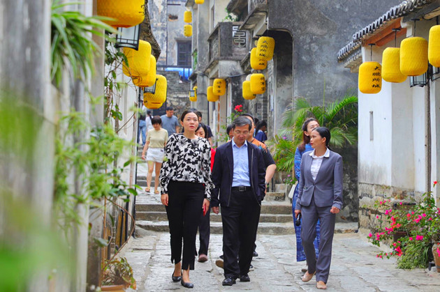 【中共百年 深圳故事】13位著名詞曲作家赴大鵬採風 攜手打造深圳文藝精品新名片