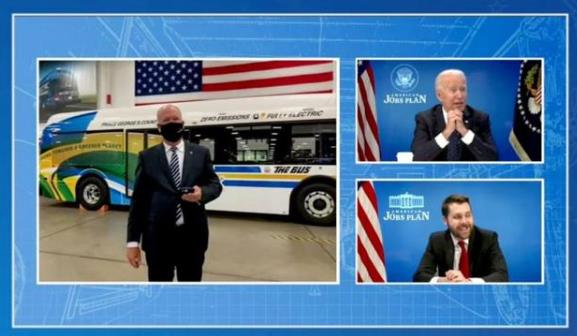 拜登：美國必須提高電動汽車產量以「趕超中國」