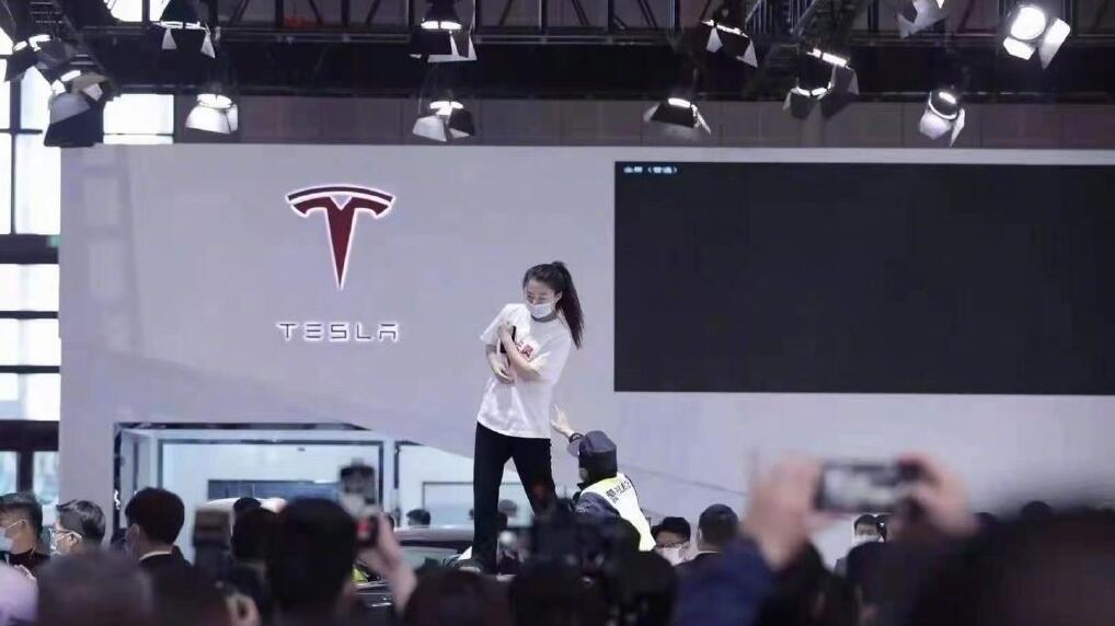 事故發生前一分鐘究竟發生了什麼?特斯拉如是說