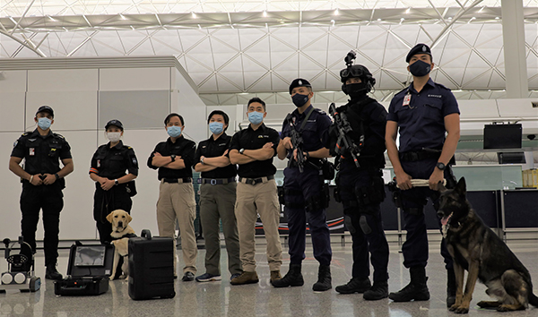 香港警方凌晨在機場舉行反恐演習