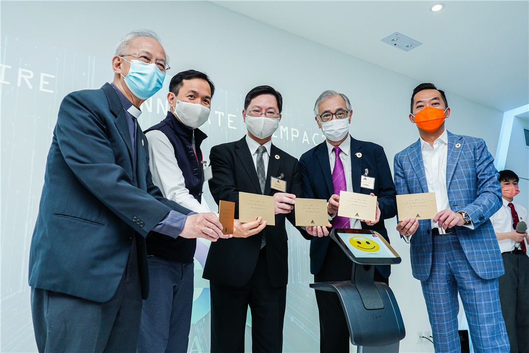 薛永恒與教育界領袖見證天主教慈幼會伍少梅中學iLAB揭幕