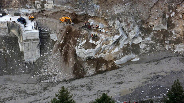 印度一冰川崩塌引發雪崩 造成至少8死6重傷