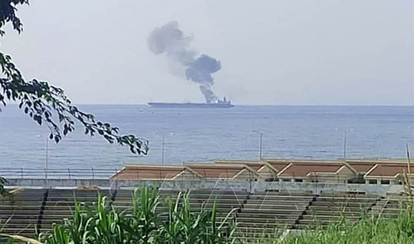 傳伊朗油輪遭無人機攻擊起火 釀3死
