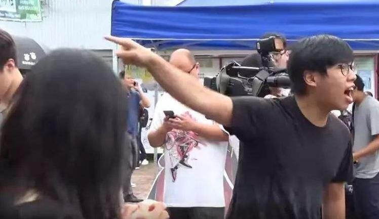 周竪峰上月逃亡加拿大 曾辱罵內地學生「支那」