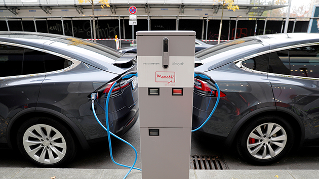 IEA：全球電動車銷售增長加快 但仍需政府政策扶持