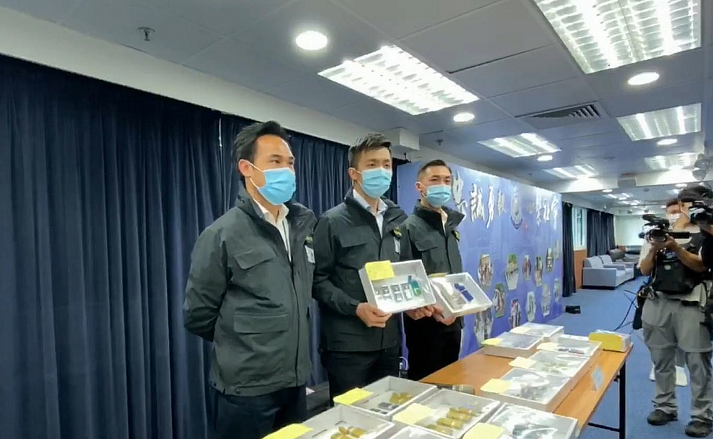 警檢獲70多個電弧打火機 捕2名男子
