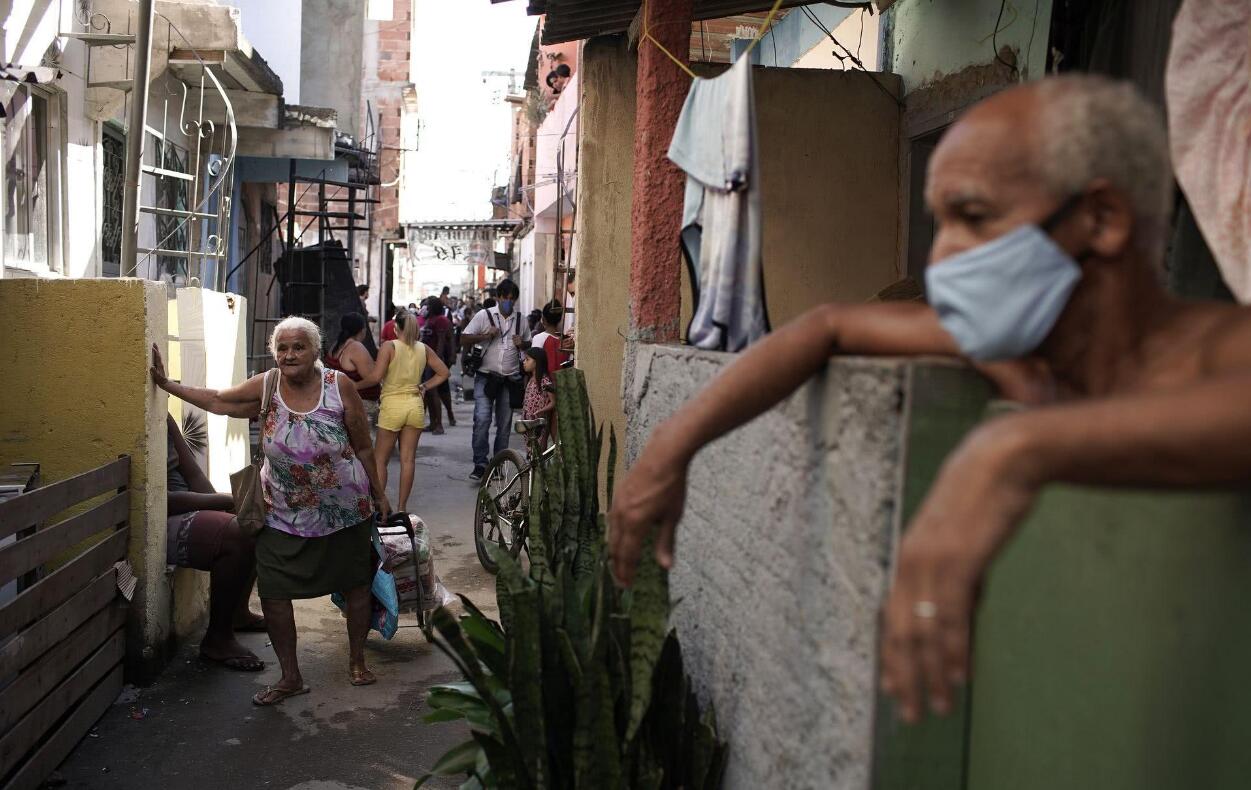 巴西染疫死亡人數突破40萬