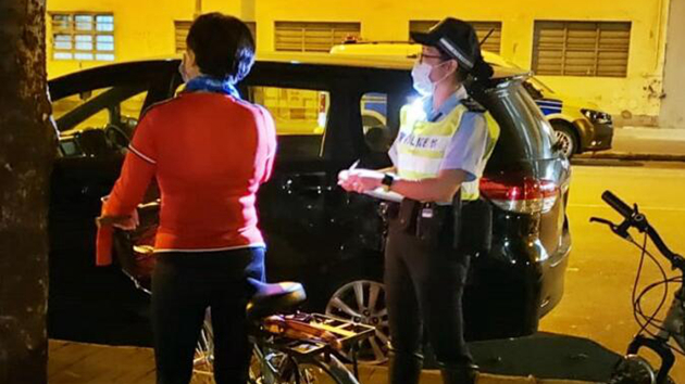 警方東九龍打擊行人路騎單車 發33張傳票