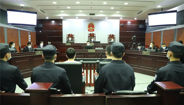 「女子取快遞被造謠案」：一審公開開庭審理並當庭宣判