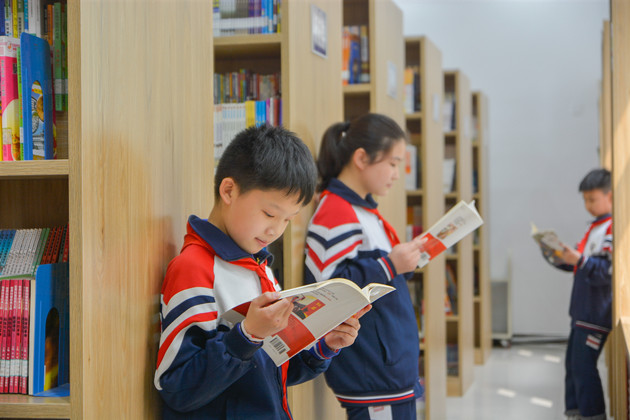 【財經縱橫】教育股中匯看高一線