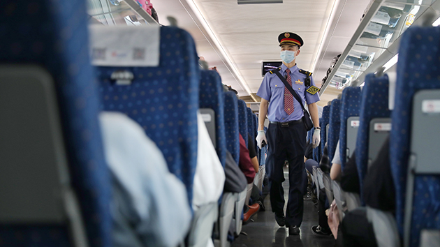 內地「五一」假期第二日 發送旅客總量按年增127.2%