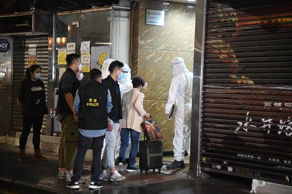 印度來港女子確診變種病毒  尖沙咀美園大廈所有居民撤離檢疫21天