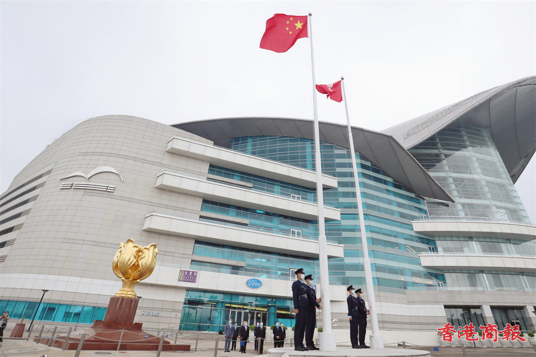 追憶五四歷史 傳承五四精神 各界青少年觀看升旗禮