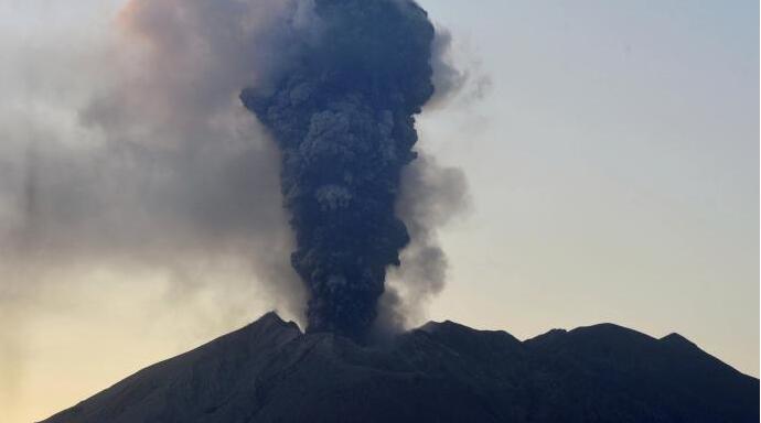 日本櫻島火山再次噴發　部分航班須改道或停飛