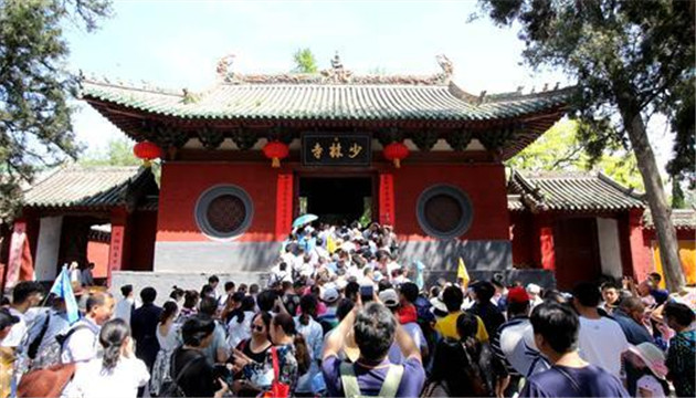 少林寺明代石碑遭刻畫 負責人回應：正在處理