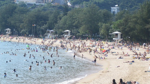 深水灣泳灘設施重開 救生服務恢復正常