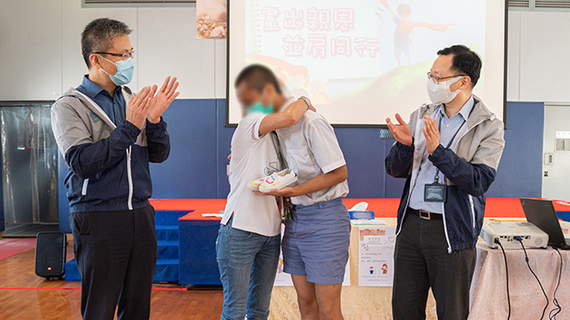 母親節「 並肩同行」 更生青少年畫出親恩