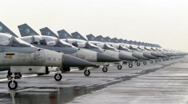 台媒：台軍戰機衝出跑道是人為原因