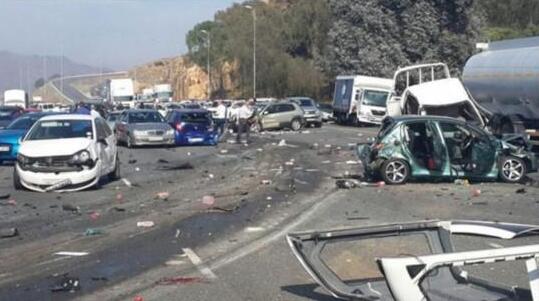 南非發生多車連環相撞事故 致37人傷亡