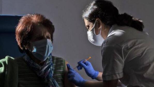 意大利女生被一次注射6劑量疫苗 專家：仍需打第二針