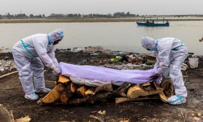 印媒：比哈爾邦恆河段現疑71具新冠患者遺體 部分已「半腐爛」