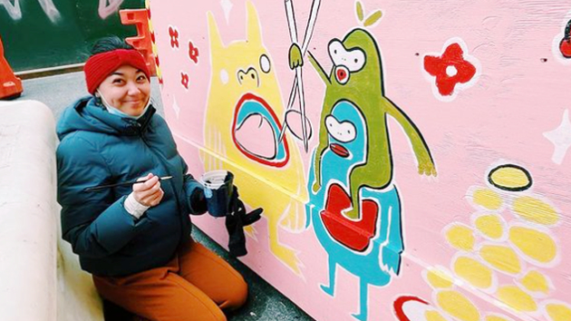 撐亞裔反歧視 藝術家為紐約唐人街餐館繪製壁畫