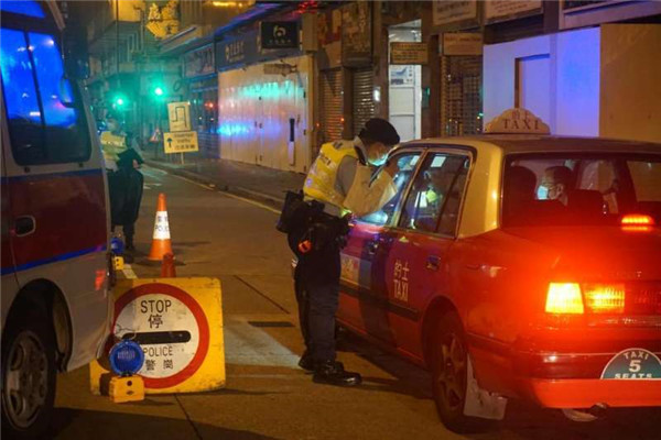 警方15日晚於尖沙咀展開反罪惡行動 共拘捕12人