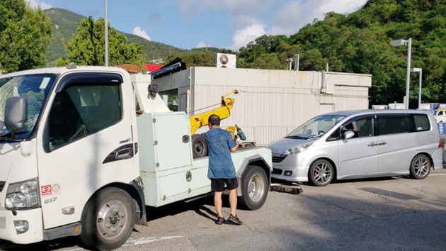 警方東九龍警打擊違泊 發逾2200張「牛肉乾」拖走13車