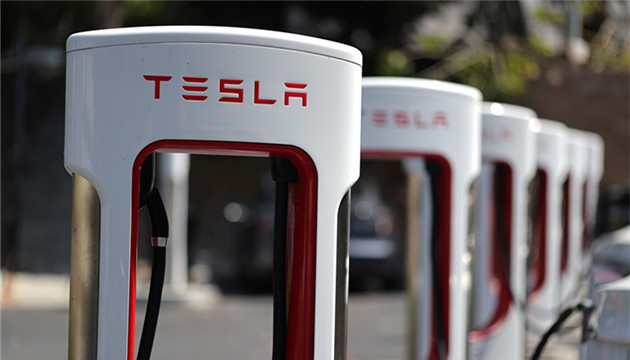 【追蹤報道】浙江兩交警遭特斯拉撞擊 一人殉職