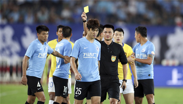 中足協開重磅罰單：球員李建濱因辱罵裁判停賽10場 罰款10萬