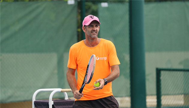 了解這裏 愛上這裏——記弘金地國際網球學院網球主教練帕布魯