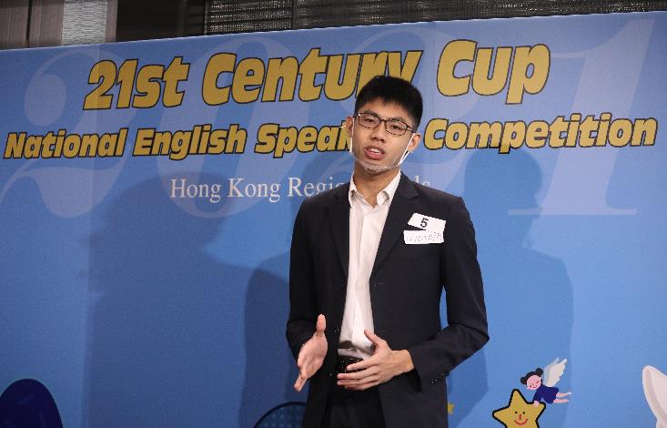 浸大英文系學生獲得公開演講比賽大學組冠軍