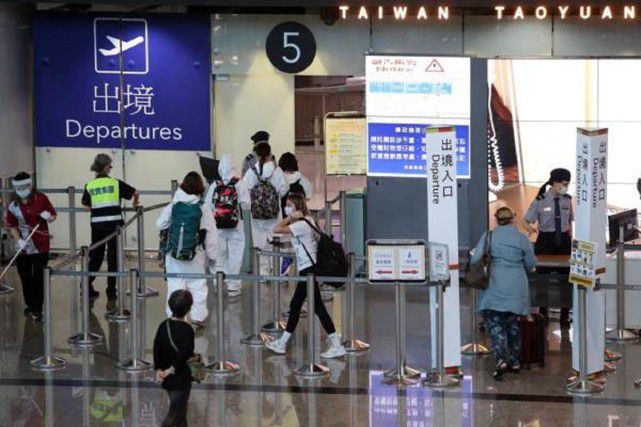 台灣湧現離境潮 赴美赴大陸打疫苗人數激增