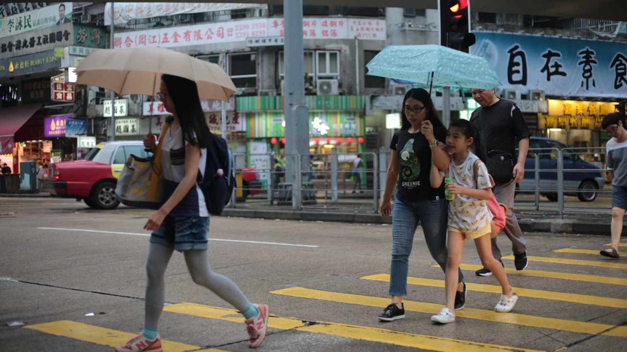 一號風球日間維持一段時間 天文台料有狂風大驟雨