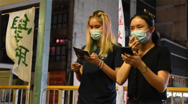 學聯與嶺大學生會於旺角派傳單及以大聲公呼喊煽動內容 警方到場警告
