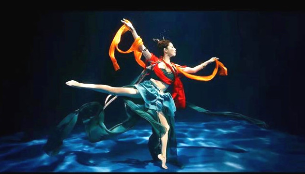 有片｜絕美出圈 華春瑩推介點讚「水下洛神舞」