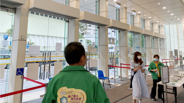 【追蹤報道】指市民打針轉趨積極 承辦商撤回伊館接種中心停運決定