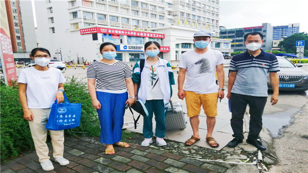 眾志成城 穗花都區順利完成56名封閉區高考生的轉運工作