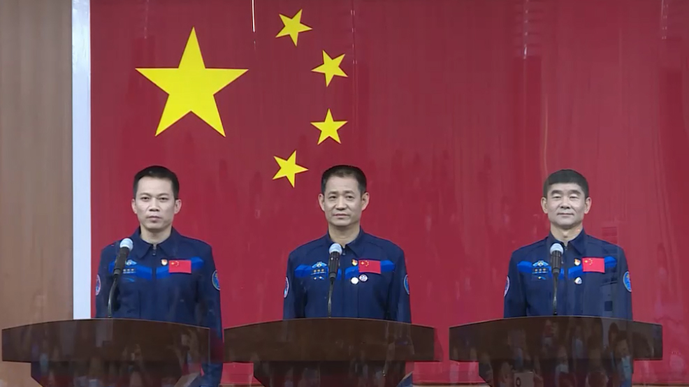 中國空間站首批航天員正式亮相