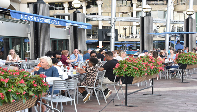  美國多地全面放鬆防疫措施  紐約州成人疫苗接種達七成