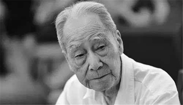 中國翻譯界泰斗許淵冲去世 享年100歲