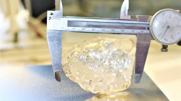 博茨瓦納開採出1098卡巨鑽原石 或成世界第三大寶石級鑽石