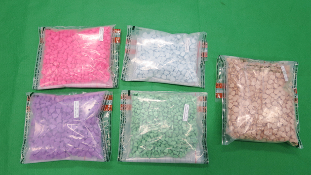 海關破獲4宗快件販運搖頭丸案 檢獲2.3萬粒搖頭丸