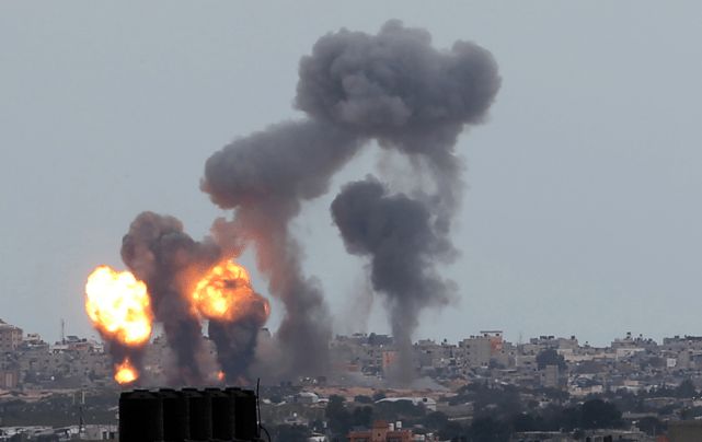 報復巴勒斯坦施放縱火氣球 以色列再次空襲加薩