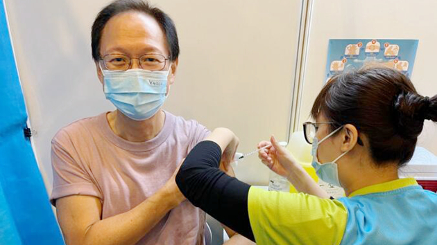 馬會主席陳南祿接種首劑科興疫苗
